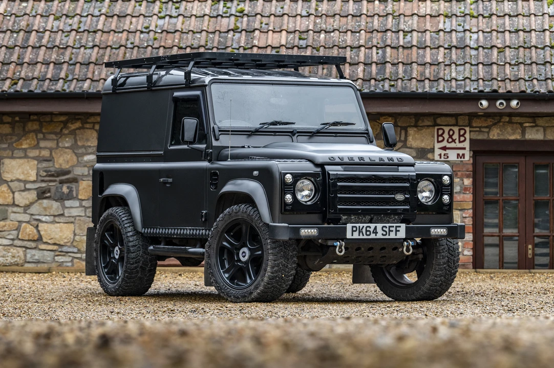 2014 Land Rover Defender 90 - Image 3 of 31