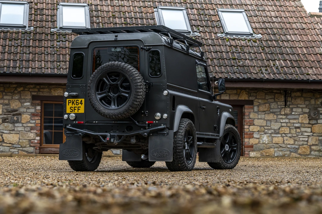 2014 Land Rover Defender 90 - Image 5 of 31