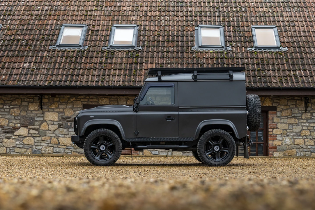 2014 Land Rover Defender 90 - Image 13 of 31