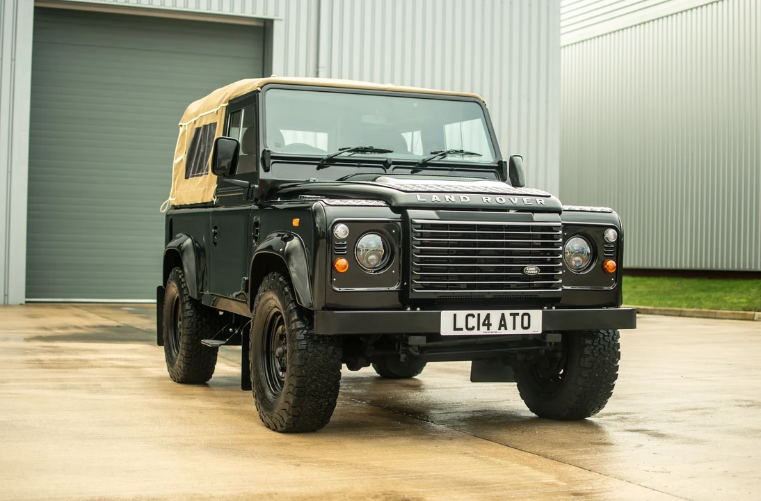 2014 Land Rover Defender 90 - Image 15 of 31