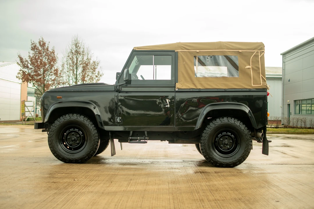 2014 Land Rover Defender 90 - Image 10 of 31
