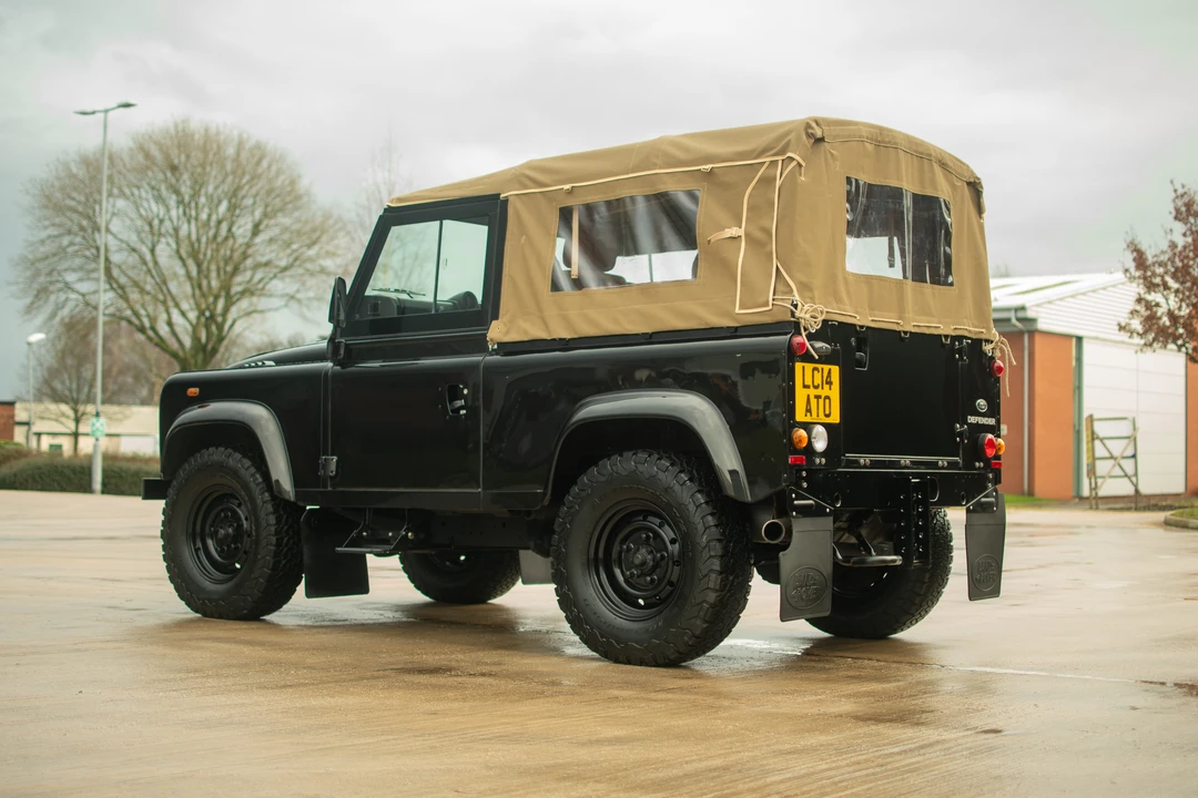 2014 Land Rover Defender 90 - Image 11 of 31