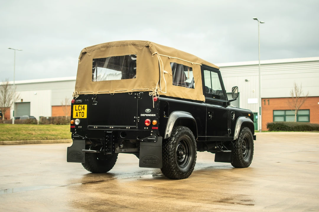 2014 Land Rover Defender 90 - Image 13 of 31
