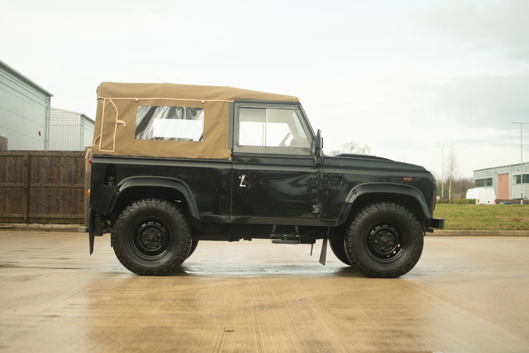 2014 Land Rover Defender 90 - Image 14 of 31