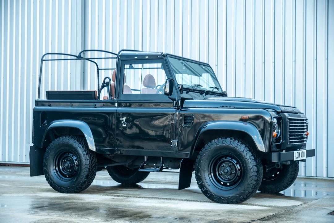2014 Land Rover Defender 90 - Image 4 of 31