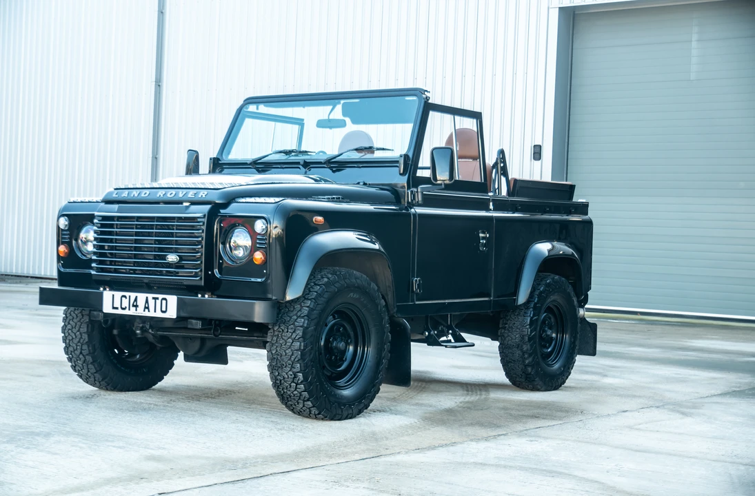 2014 Land Rover Defender 90 - Image 7 of 31