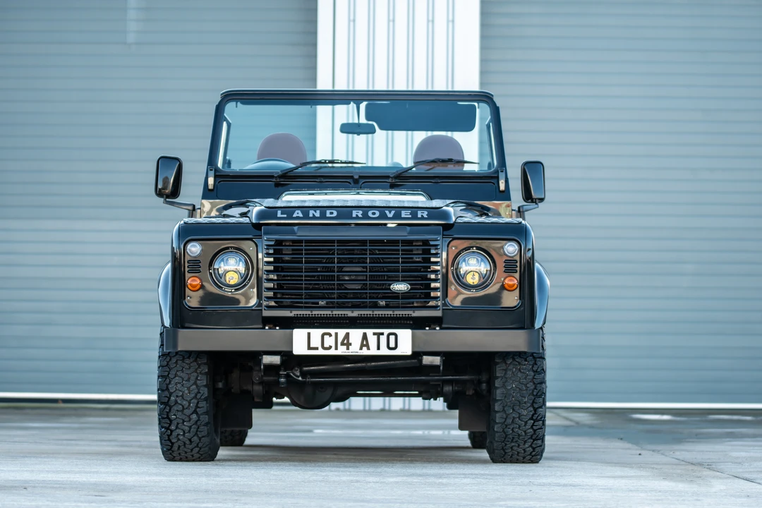 2014 Land Rover Defender 90 - Image 3 of 31
