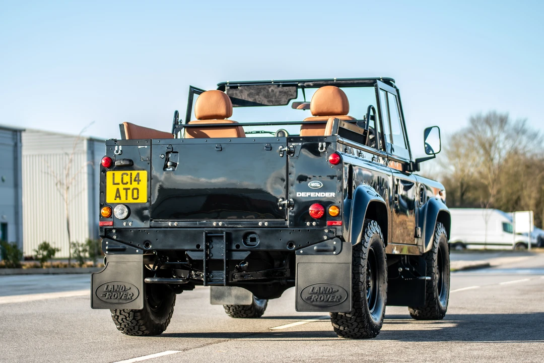 2014 Land Rover Defender 90 - Image 6 of 31