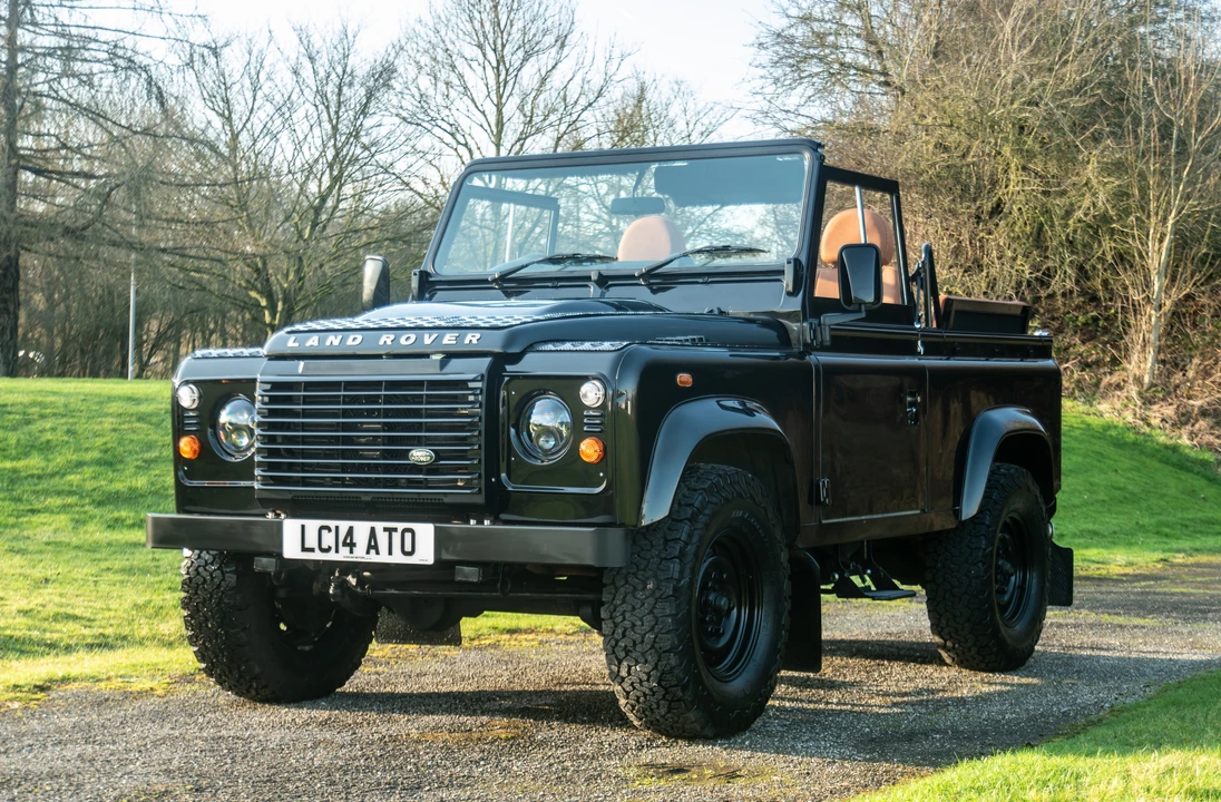 2014 Land Rover Defender 90 - Image 2 of 31