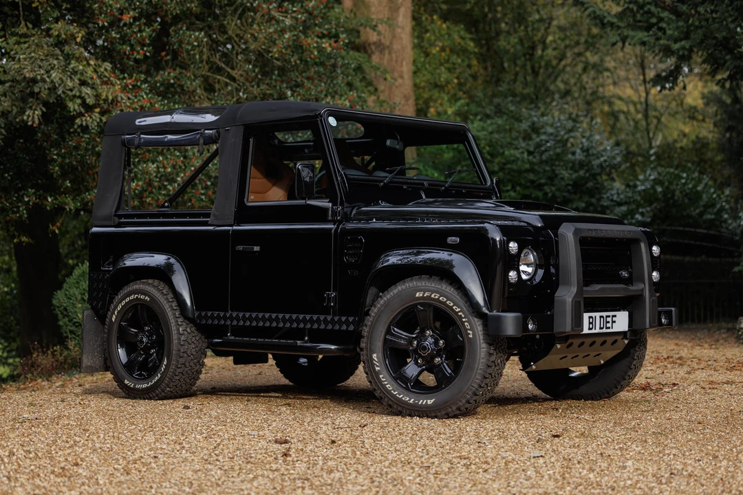 2014 Land Rover Defender 90 - Image 3 of 31