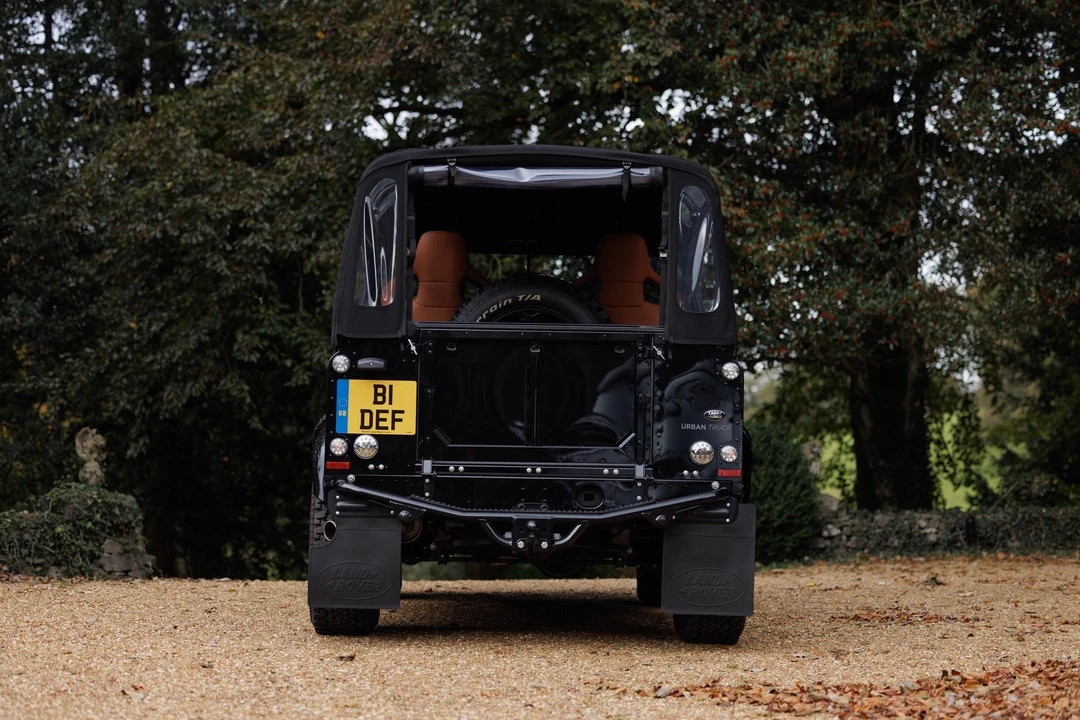 2014 Land Rover Defender 90 - Image 6 of 31