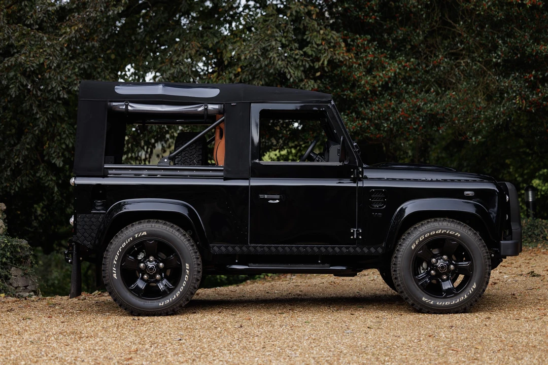 2014 Land Rover Defender 90 - Image 4 of 31