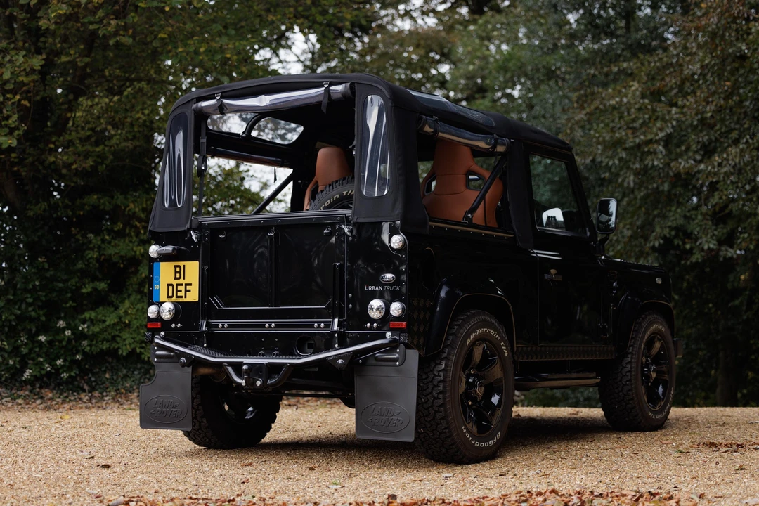 2014 Land Rover Defender 90 - Image 5 of 31