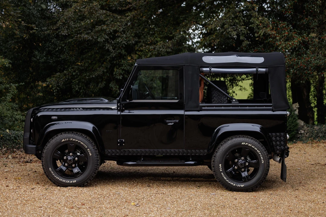2014 Land Rover Defender 90 - Image 8 of 31