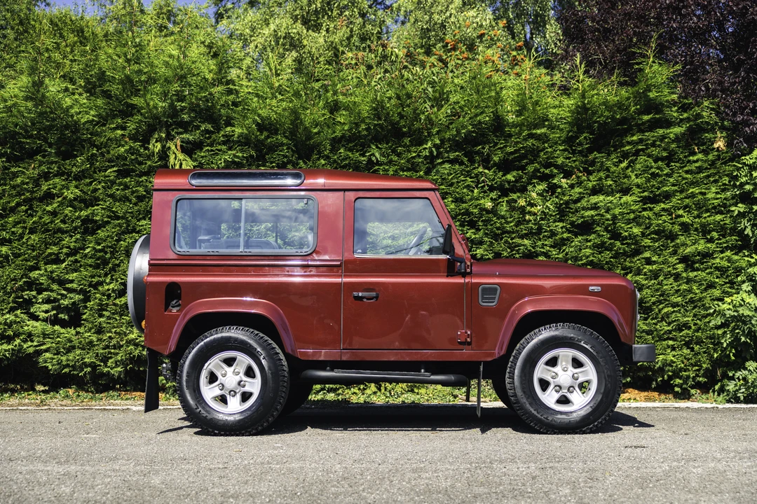 2014 Land Rover Defender 90 - Image 4 of 31