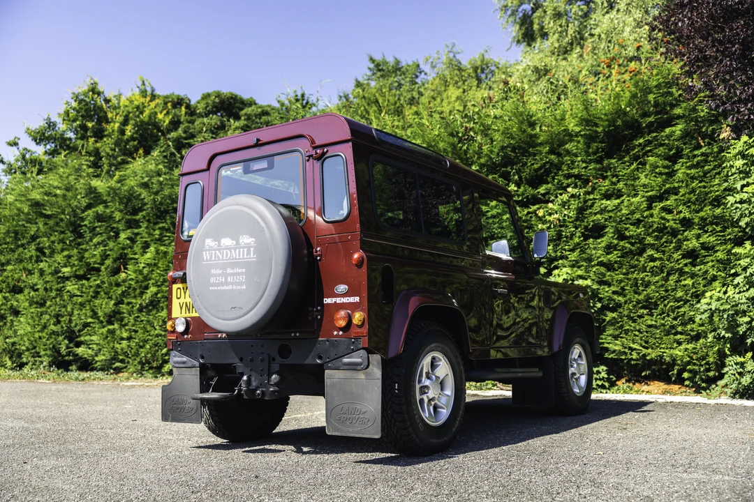 2014 Land Rover Defender 90 - Image 5 of 31