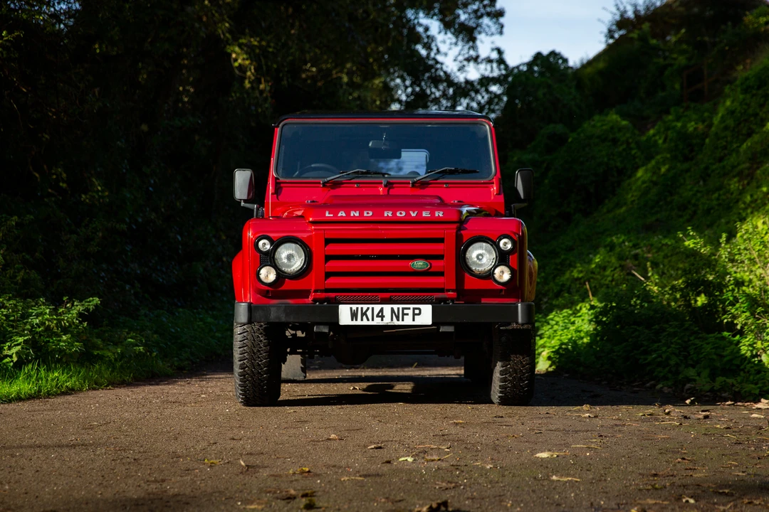 2014 Land Rover Defender 90 - Image 11 of 31