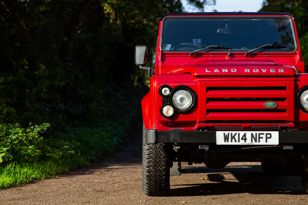 2014 Land Rover Defender 90 - Image 19 of 31