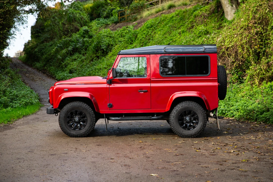 2014 Land Rover Defender 90 - Image 13 of 31