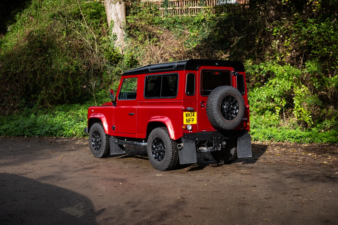 2014 Land Rover Defender 90 - Image 6 of 31