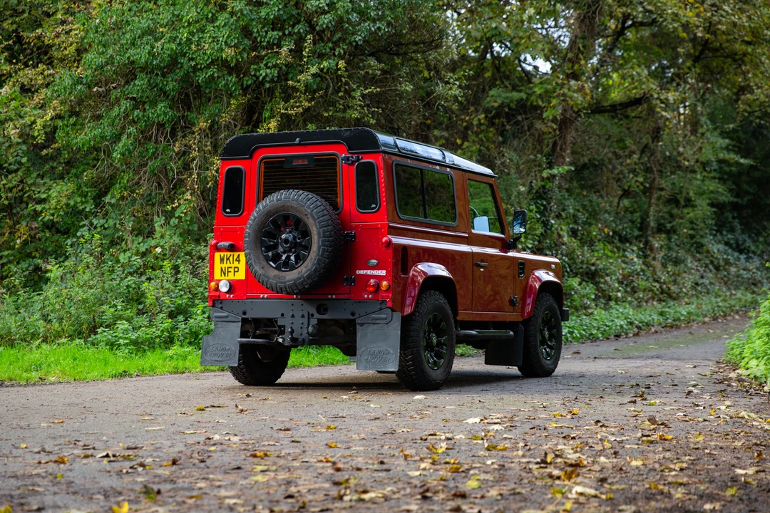 2014 Land Rover Defender 90 - Image 8 of 31