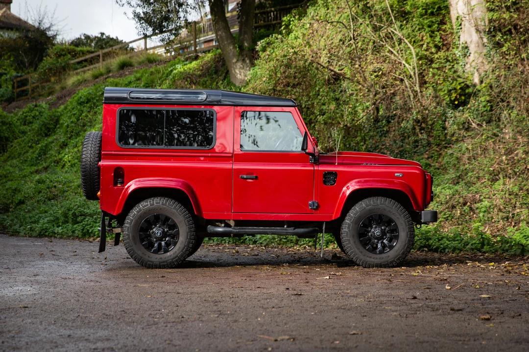 2014 Land Rover Defender 90 - Image 17 of 31