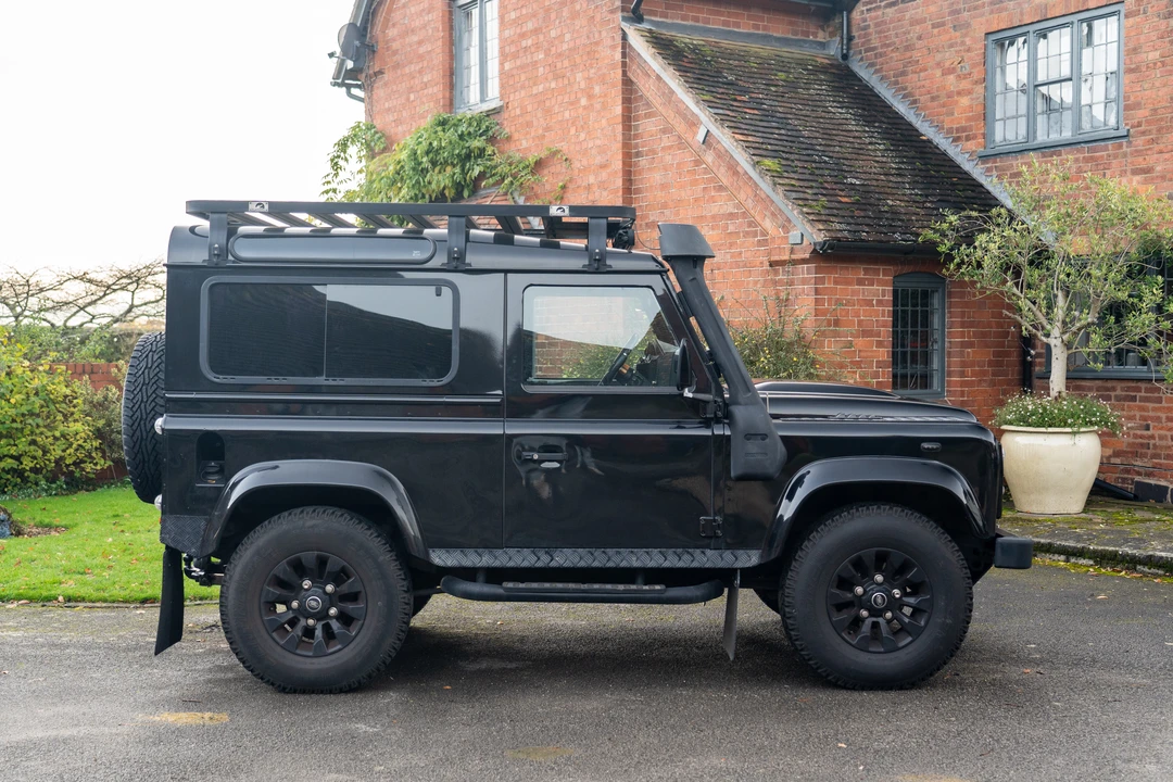 2014 Land Rover Defender 90 - Image 10 of 31