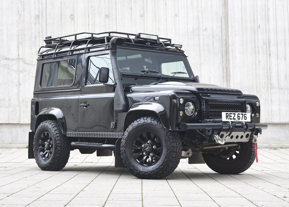 2014 Land Rover Defender 90 - Image 2 of 31