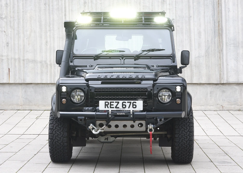 2014 Land Rover Defender 90 - Image 3 of 31