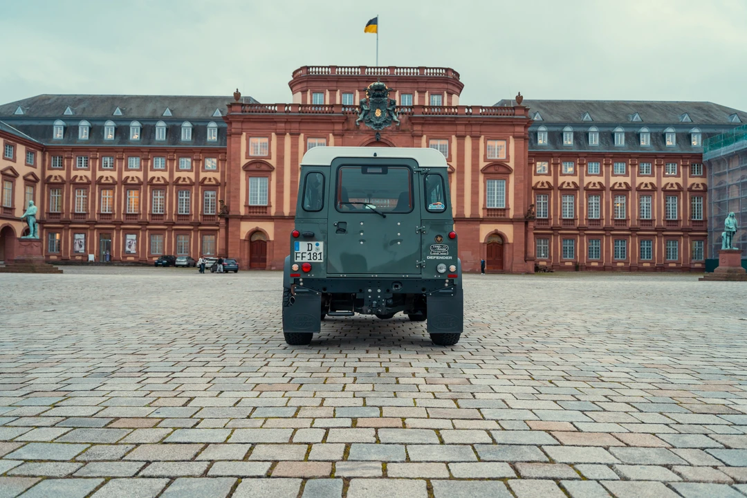 2014 Land Rover Defender 90 - Image 10 of 31