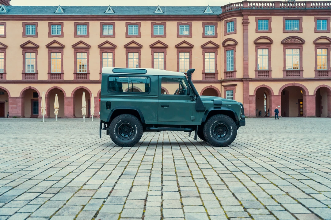 2014 Land Rover Defender 90 - Image 13 of 31