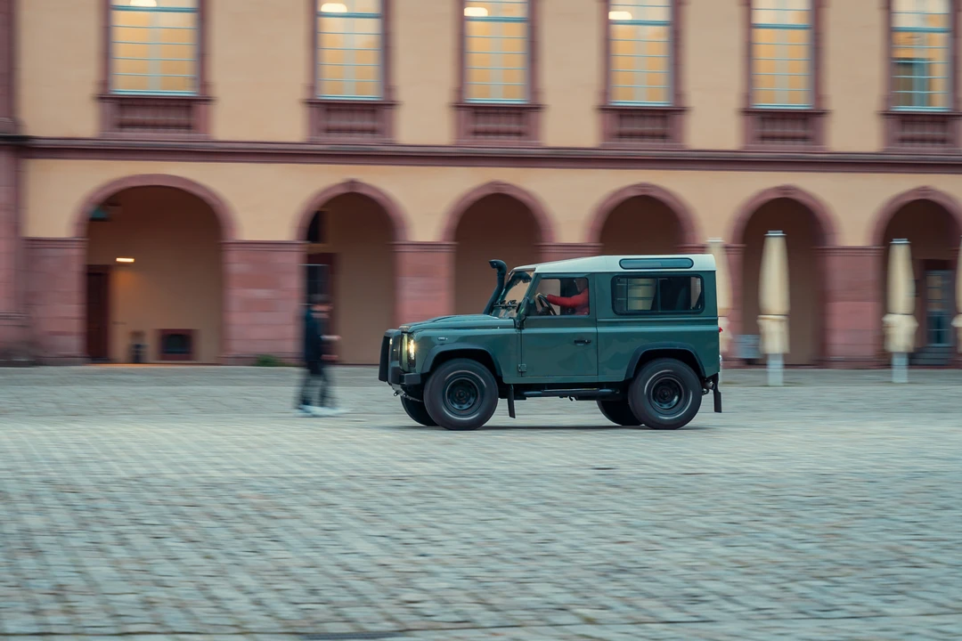 2014 Land Rover Defender 90 - Image 4 of 31