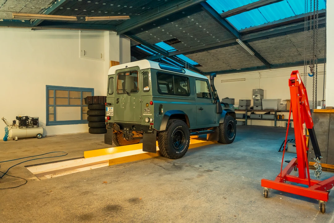 2014 Land Rover Defender 90 - Image 7 of 31