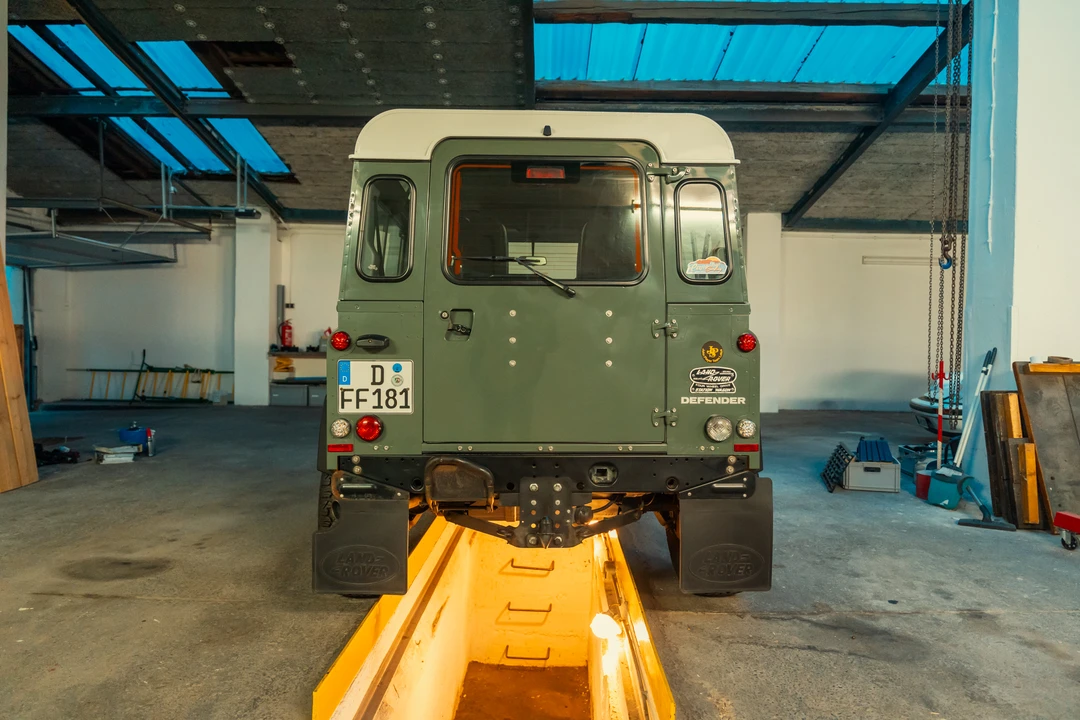 2014 Land Rover Defender 90 - Image 6 of 31