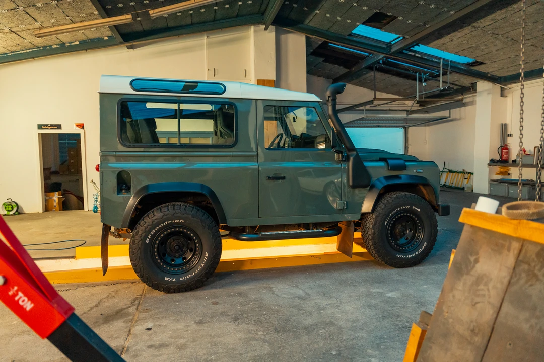 2014 Land Rover Defender 90 - Image 8 of 31