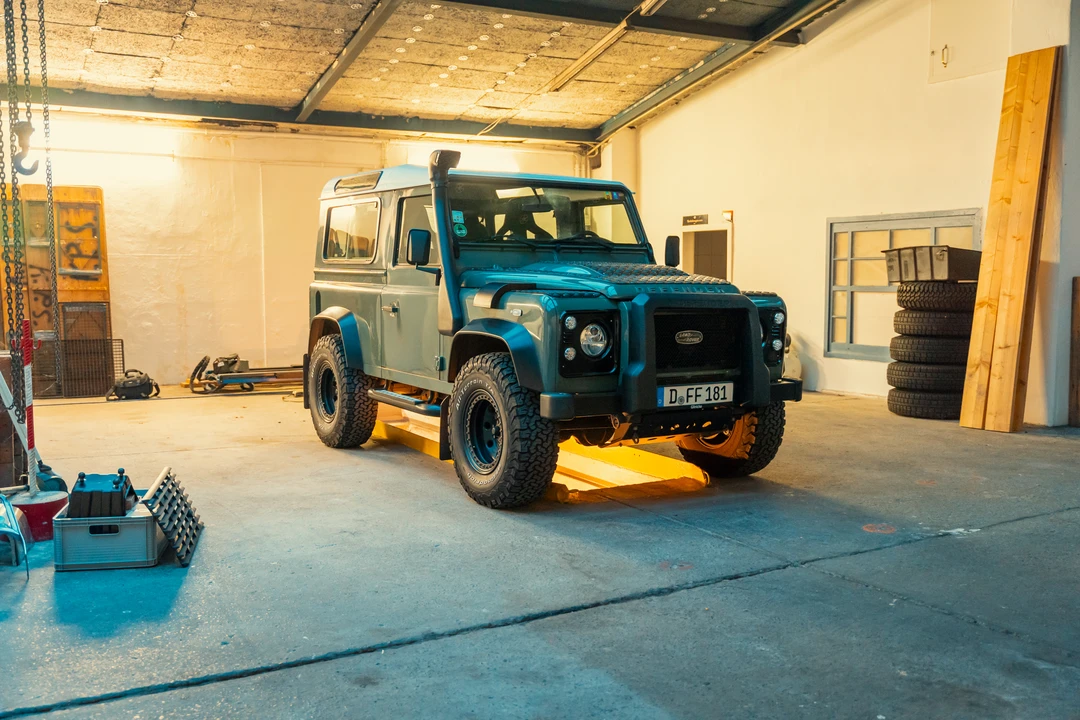 2014 Land Rover Defender 90 - Image 9 of 31