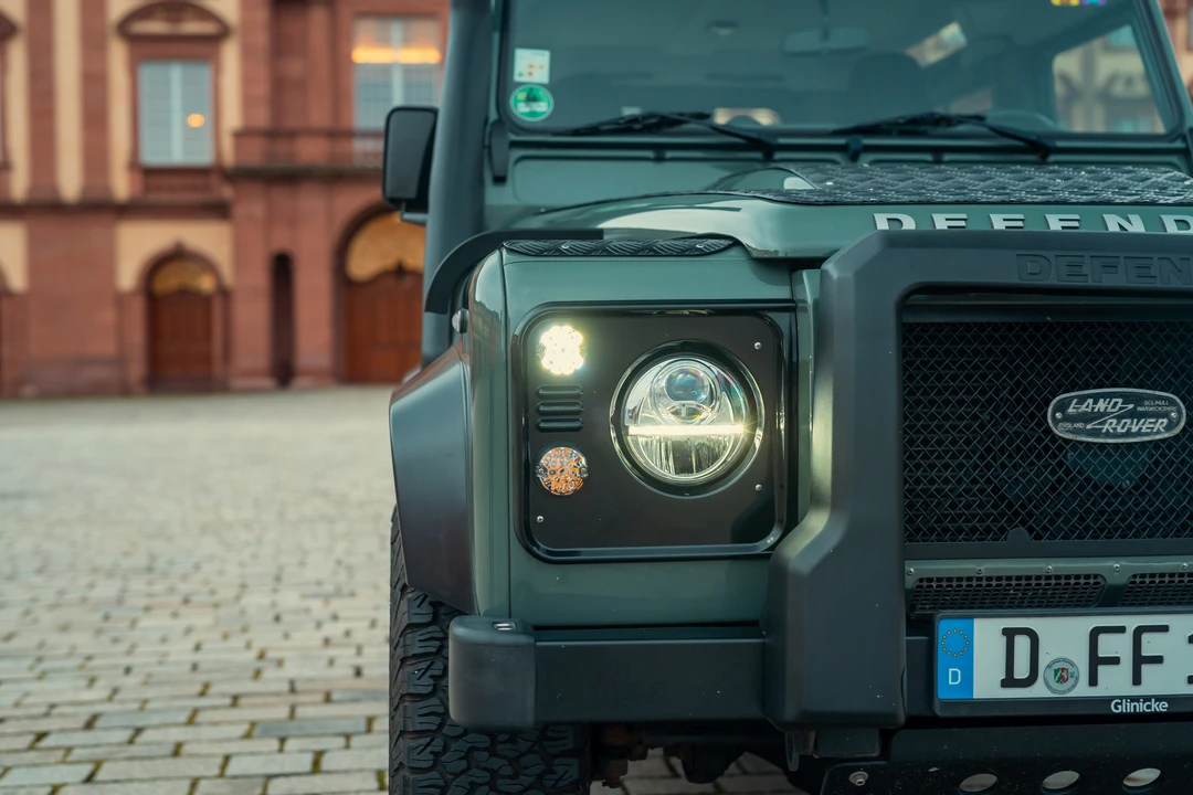 2014 Land Rover Defender 90 - Image 19 of 31