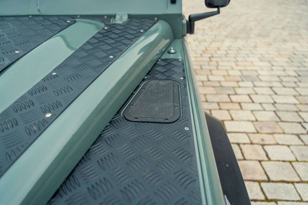 2014 Land Rover Defender 90 - Image 29 of 31