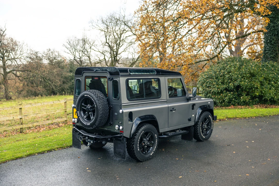 2015 Land Rover Defender 90 - Image 6 of 31