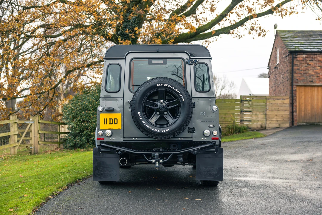 2015 Land Rover Defender 90 - Image 5 of 31