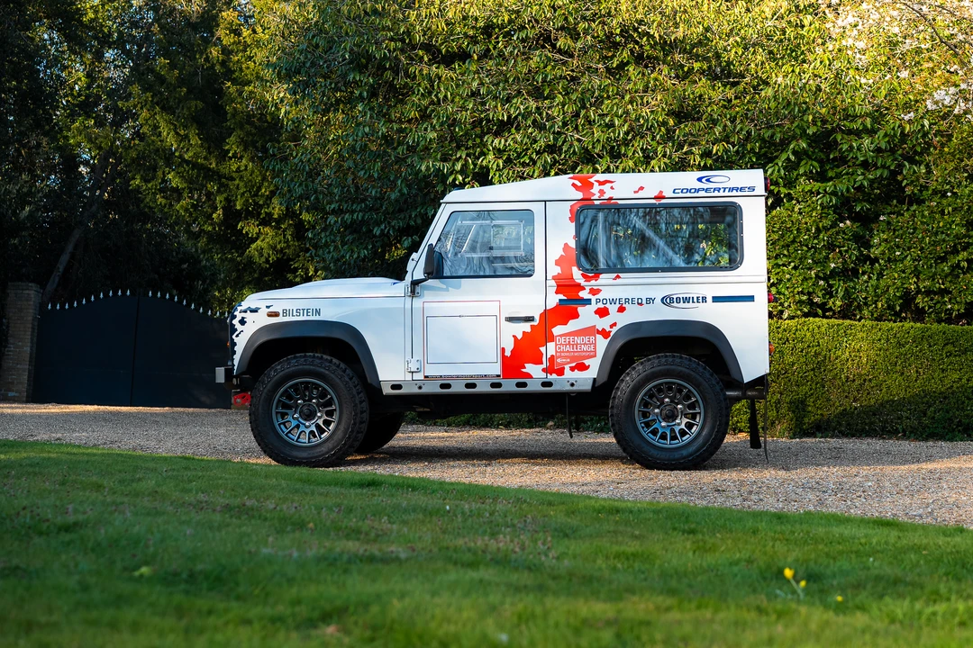 2014 Land Rover Defender 90 - Image 4 of 31