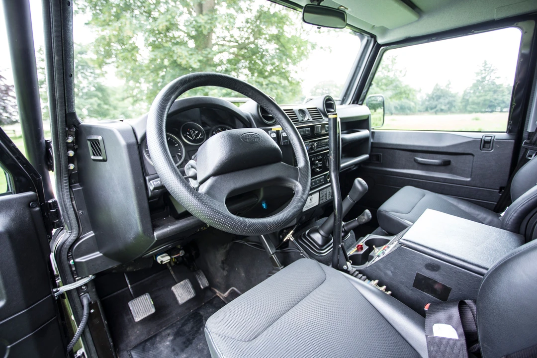 2014 Land Rover Defender 110 - Image 8 of 31