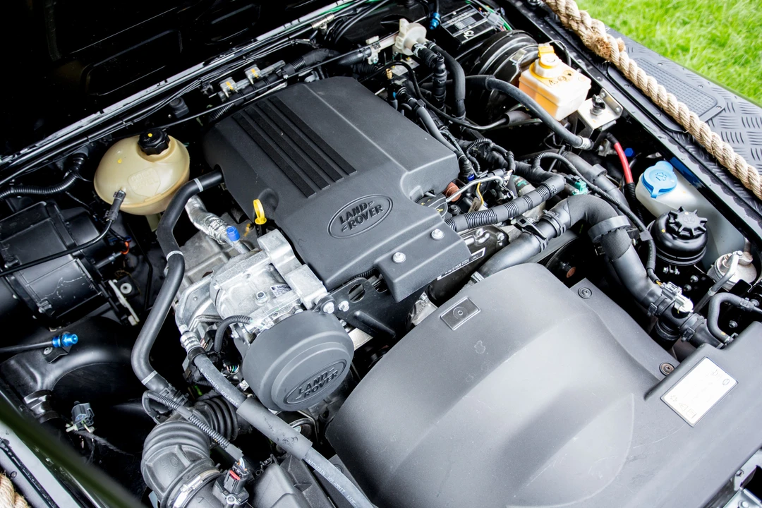 2014 Land Rover Defender 110 - Image 15 of 31