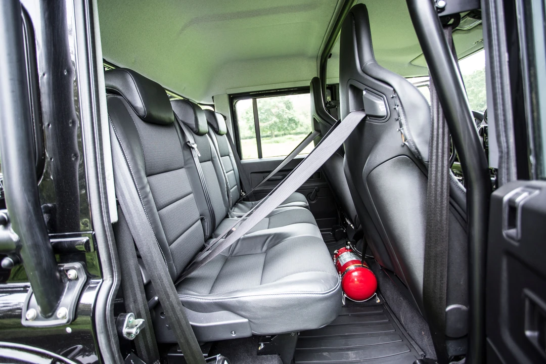 2014 Land Rover Defender 110 - Image 6 of 31