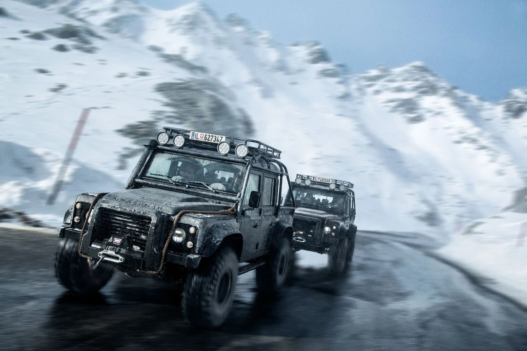 2014 Land Rover Defender 110 - Image 5 of 31