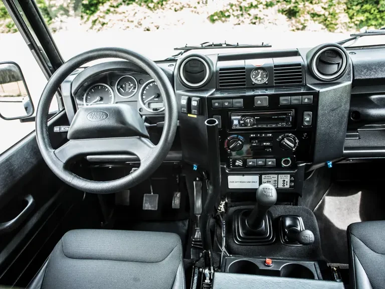 2014 Land Rover Defender 110 - Image 4 of 21