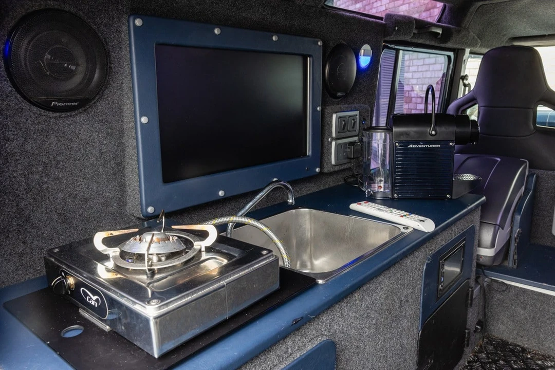 2014 Land Rover Defender 110 - Image 4 of 30