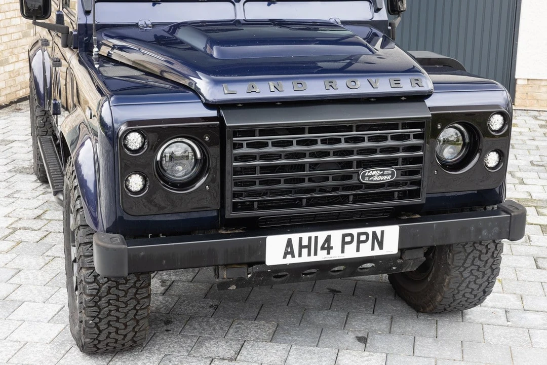 2014 Land Rover Defender 110 - Image 11 of 30