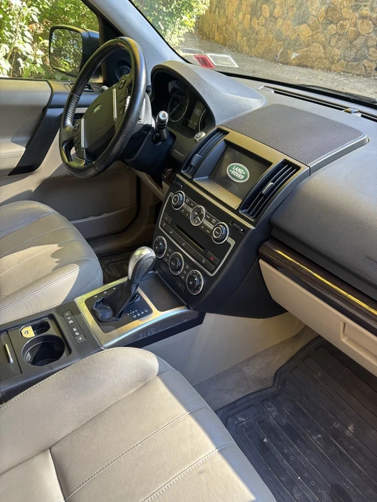 2014 Land Rover Freelander - Image 9 of 15