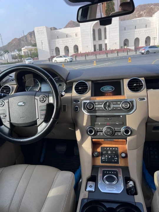 2014 Land Rover Discovery 4th Gen - Image 14 of 31